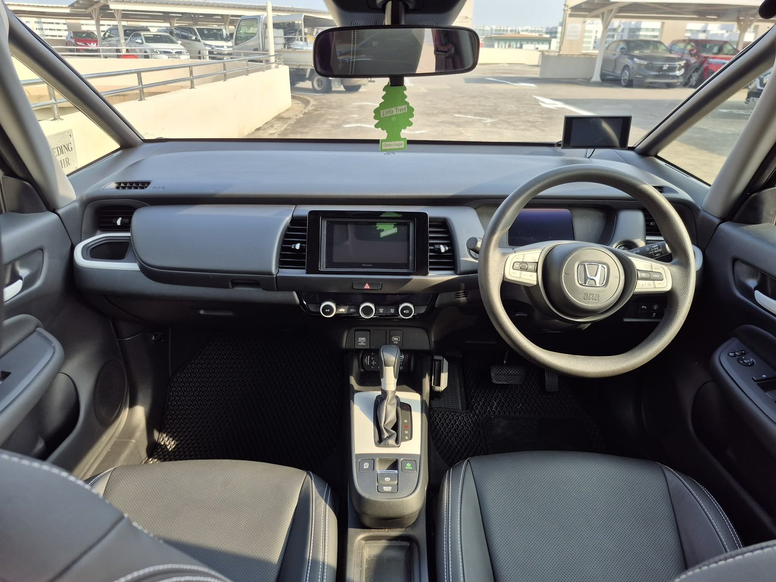 Honda Fit 1.3 Basic Sensing photo 6